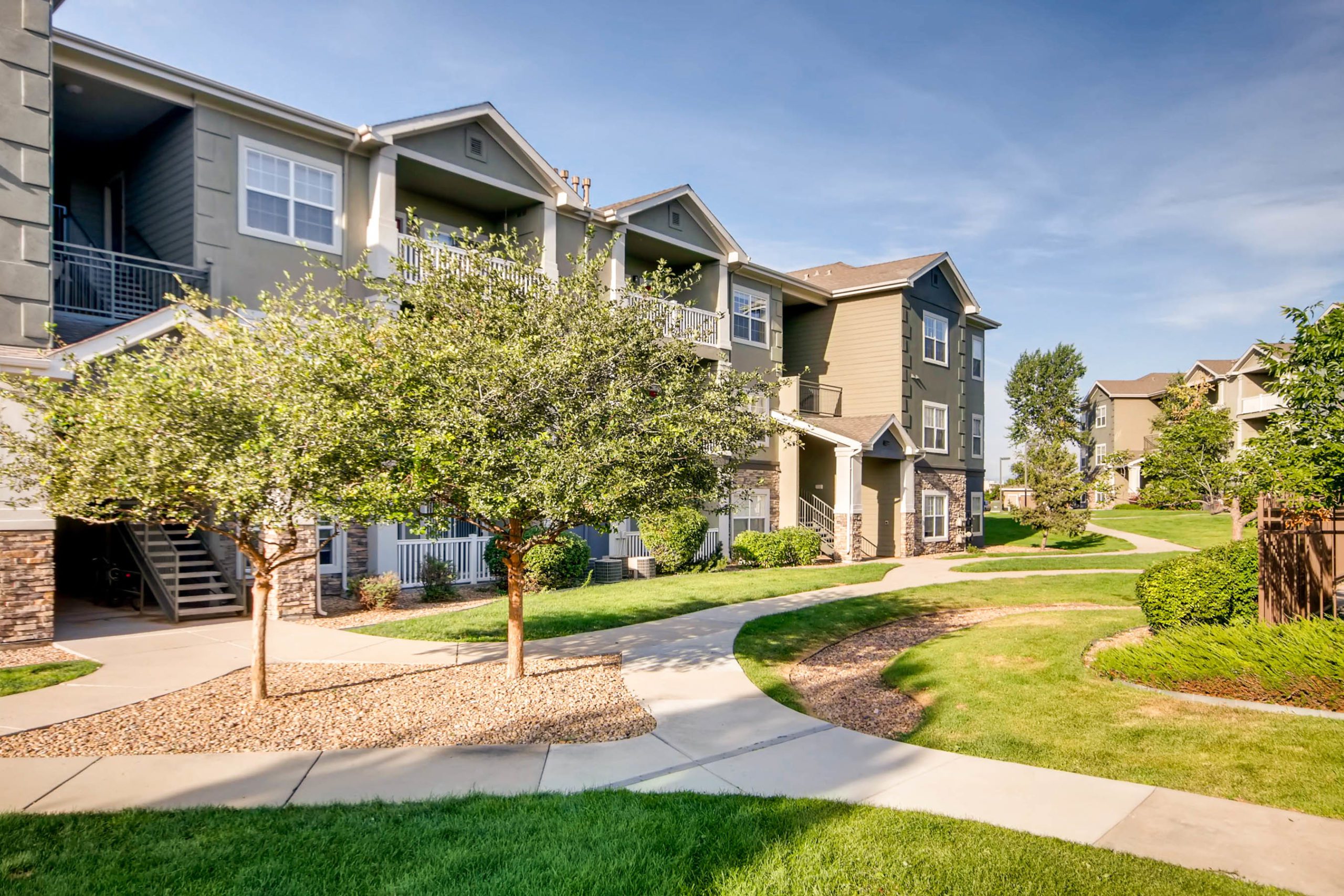 commercial-apartment-dog-poop-clean-up